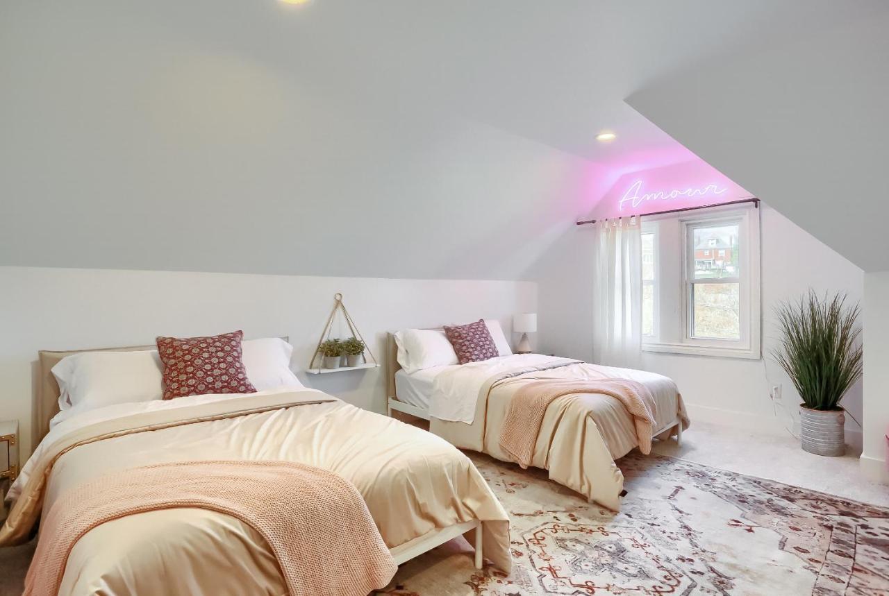 Newly Renovated Victorian Gem Perfect Space For Family Vacations! Pittsburgh Esterno foto
